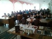 В читальном зале Центральной городской библиотеки открылся кинозал. Открытие приурочили к Дню рождения Пушкина А.С. Ребятам была показана сказка "Сказка о царе Салтане"