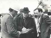 В. Гипшер , Моргунов Г.И., Сыздыков С. и Никандров В.П. 30 апреля 1987 год. Начало строительства Разреза Майкубенский.jpg